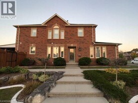 236 Langlaw Dr in Cambridge, ON - Building Photo