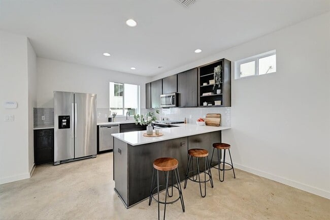 705 N Bluff Dr in Austin, TX - Building Photo - Building Photo