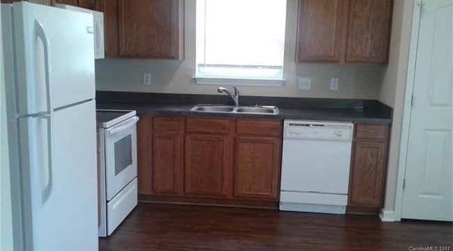 1138 Stonehenge Ln in Charlotte, NC - Building Photo - Building Photo