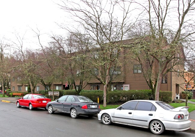 Emma McRedmond Manor in Redmond, WA - Foto de edificio - Building Photo