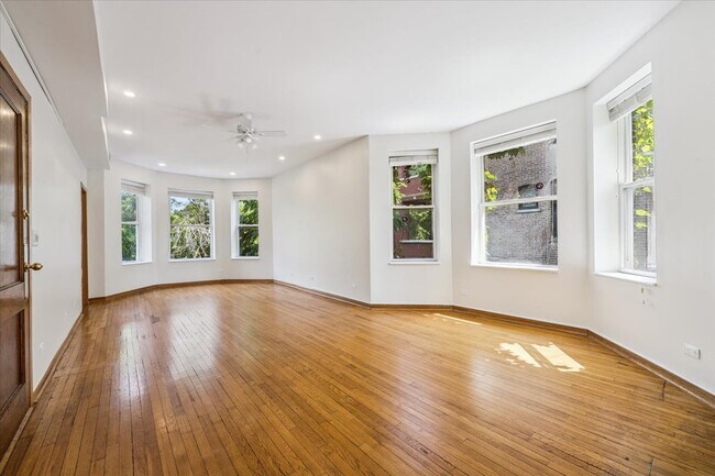 2751 W Logan Blvd in Chicago, IL - Building Photo - Building Photo