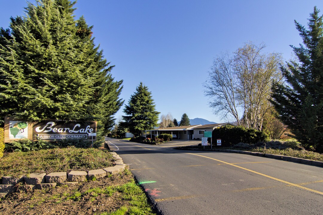 Bear Lake Mobile Home Park in Phoenix, OR - Foto de edificio