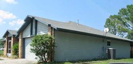 1371 Melshire Ave in Deltona, FL - Foto de edificio - Building Photo