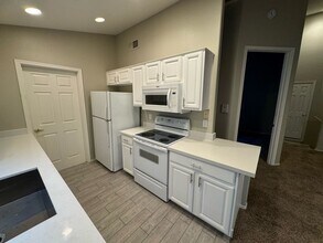 7520 E Earll Dr in Scottsdale, AZ - Building Photo - Building Photo