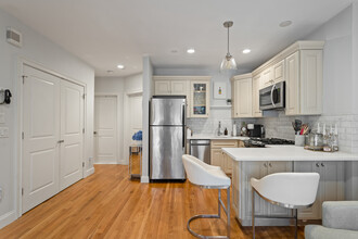 2 Walsh Pl, Unit 2 in Boston, MA - Foto de edificio - Building Photo