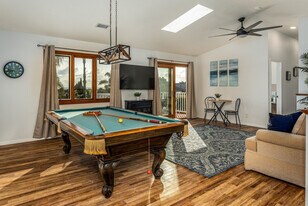 3831 Margaret Way in Carlsbad, CA - Building Photo