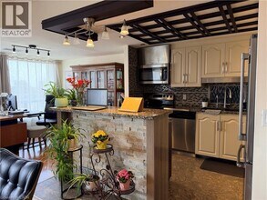 405 Erb St. W in Waterloo, ON - Building Photo - Building Photo