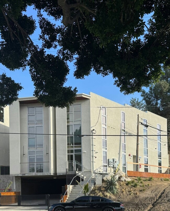 property at 4560 Huntington Dr S