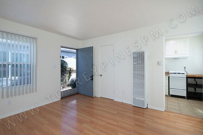 1404 1/2 Grand Ave-Unit -1404 1/2 in San Diego, CA - Building Photo - Building Photo