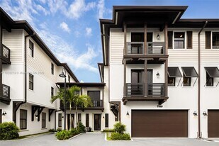 7510 SW 100th St in Pinecrest, FL - Building Photo