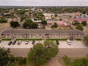 201 S Fresno Ave in Roma, TX - Building Photo - Building Photo