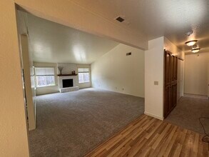 398 Corrida Dr in San Luis Obispo, CA - Foto de edificio - Building Photo