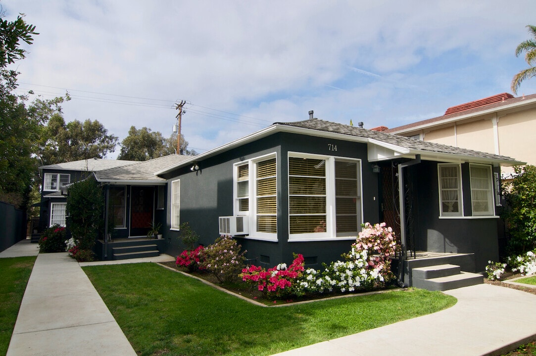 714 Lincoln Blvd, Unit Front in Santa Monica, CA - Foto de edificio