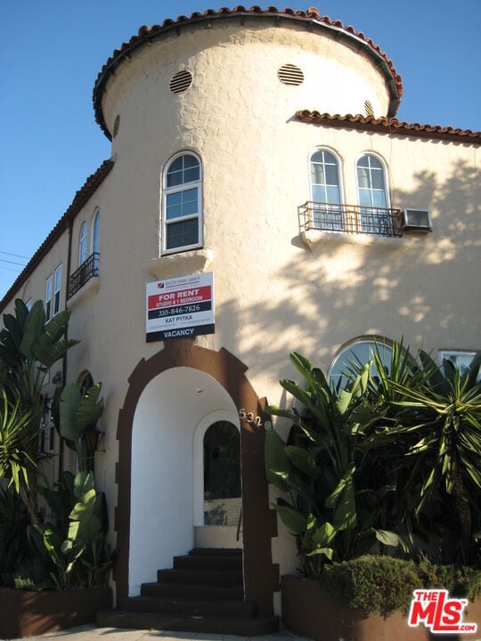 5320 W Olympic Blvd in Los Angeles, CA - Building Photo - Building Photo