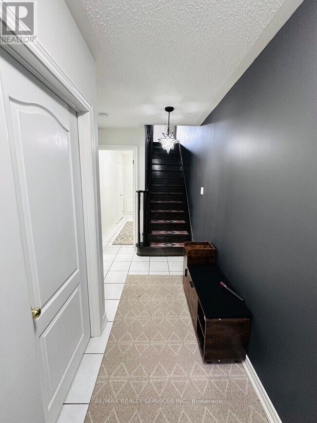 29 Peach Dr in Brampton, ON - Building Photo - Building Photo