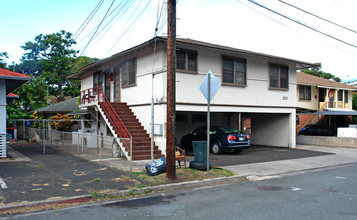 2918 Varsity Cir in Honolulu, HI - Building Photo - Building Photo