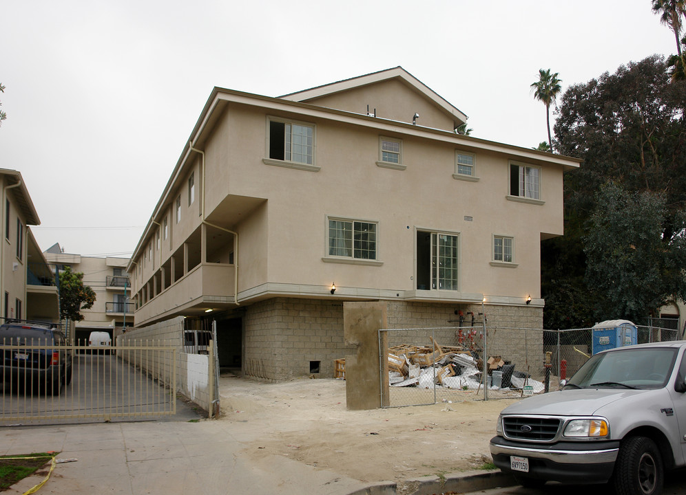 563 N Kenmore Ave in Los Angeles, CA - Building Photo