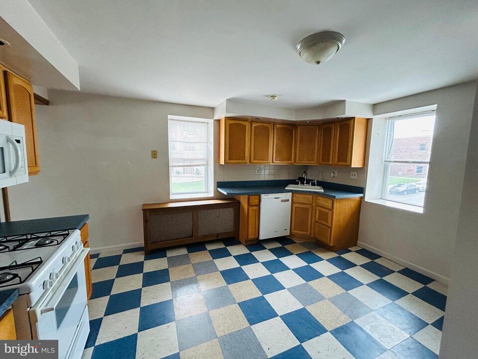 6500 Ridge Ave in Philadelphia, PA - Building Photo