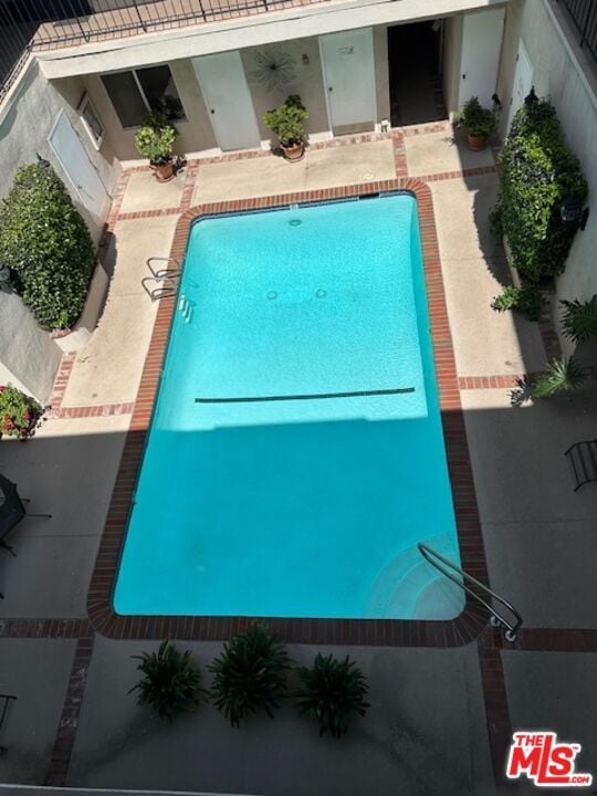 2320 S Bentley Ave in Los Angeles, CA - Foto de edificio - Building Photo