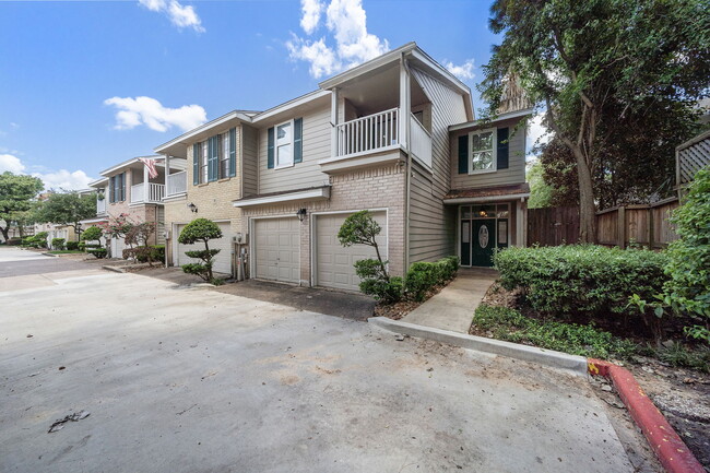 2220 Bering Dr, Unit 18 in Houston, TX - Building Photo - Building Photo