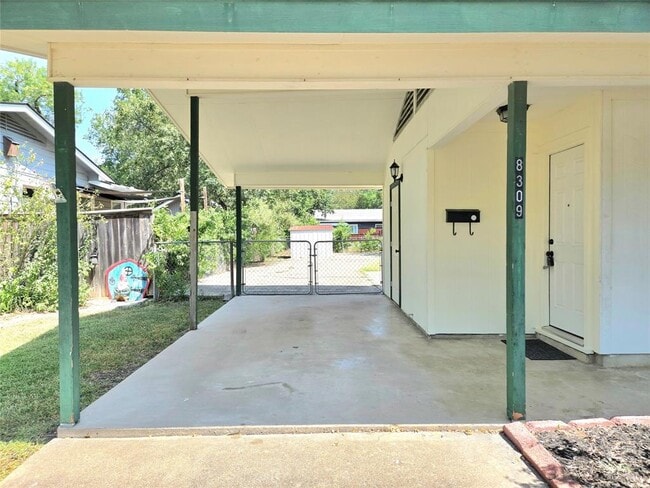 8309 Burrell Dr in Austin, TX - Building Photo - Building Photo