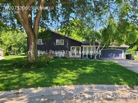 W207S10609 Jennifer Ct in Muskego, WI - Building Photo