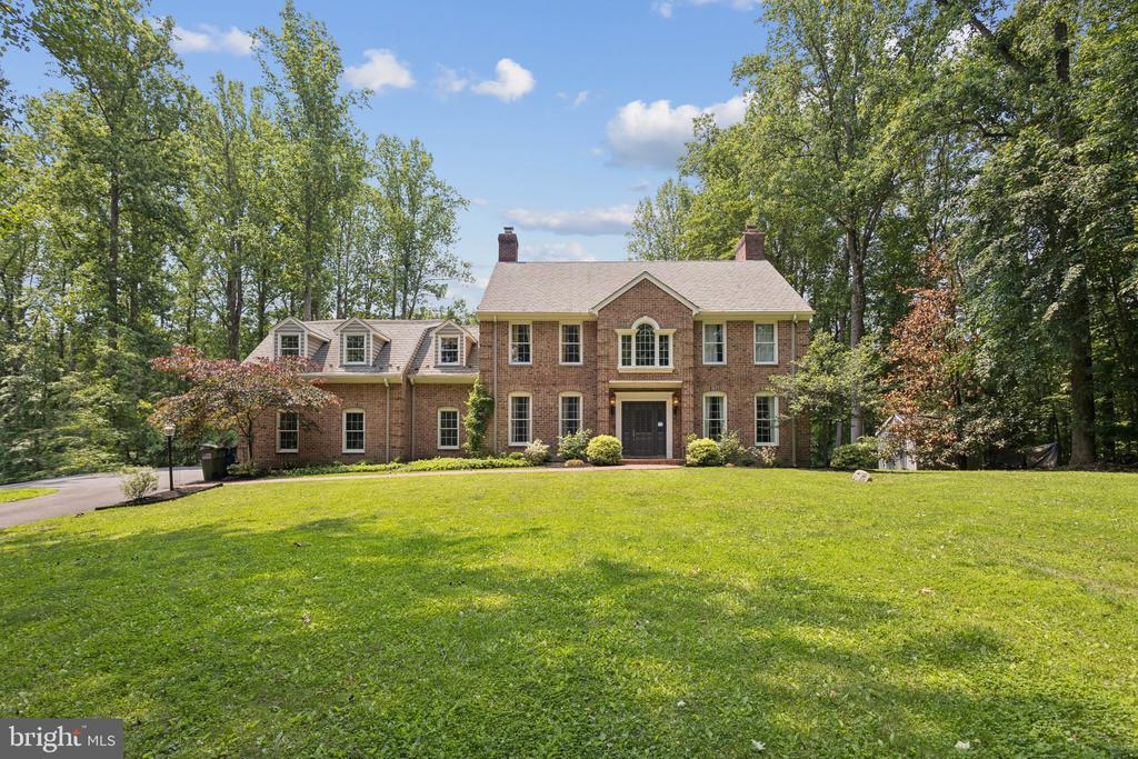 10709 Shadowglen Trail in Fairfax Station, VA - Building Photo