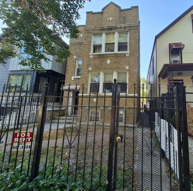 property at 4722 N Kennicott Ave