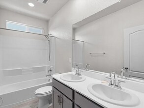 2911 Buckley Ct in Manteca, CA - Foto de edificio - Building Photo