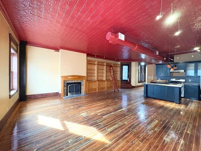 property at 318 N Main St