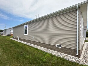 1283 E Ellis Rd in Norton Shores, MI - Building Photo - Building Photo