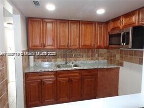 2901 NW 47th Terrace in Lauderdale Lakes, FL - Building Photo - Building Photo