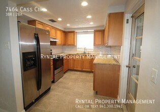 7464 Cass Cir in Sarasota, FL - Building Photo - Building Photo