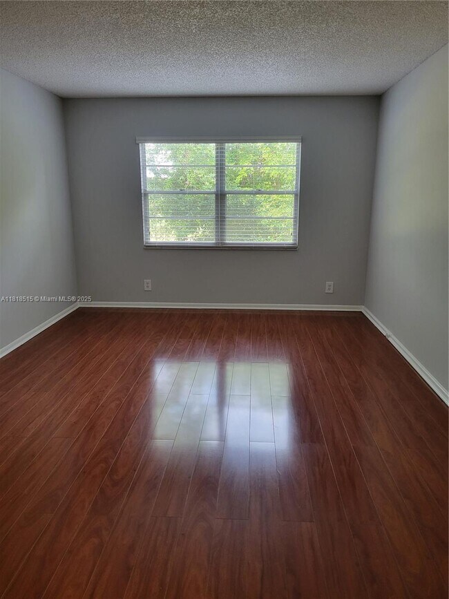 1300 SW 125th Ave in Pembroke Pines, FL - Building Photo - Building Photo