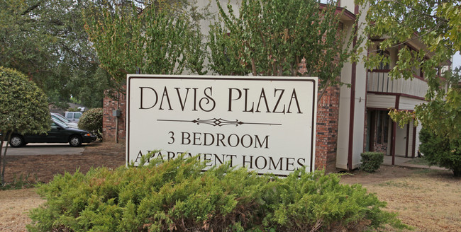 Davis Plaza Apartments in North Richland Hills, TX - Building Photo - Building Photo