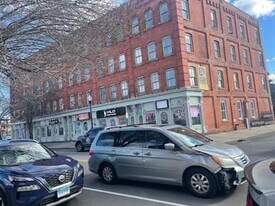 588-612-612 E Main St in Bridgeport, CT - Building Photo