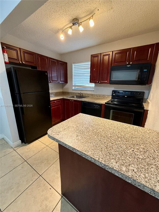 400 NW 65th Ave in Margate, FL - Foto de edificio - Building Photo