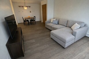 103 W Elk Trl, Unit 302 in Carol Stream, IL - Building Photo