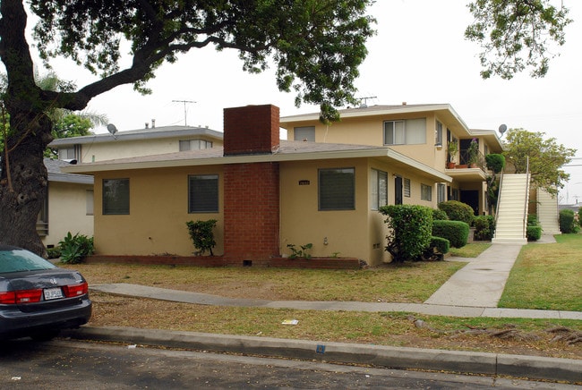 2600 W El Segundo Blvd in Gardena, CA - Building Photo - Building Photo