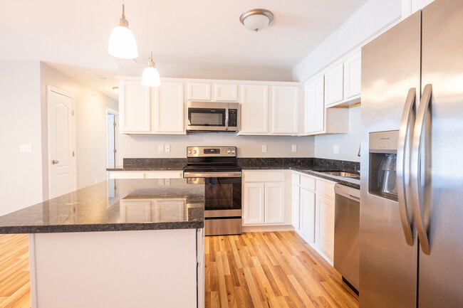 13 Gray Coach Ln, Unit 1315 in Cranston, RI - Building Photo - Building Photo