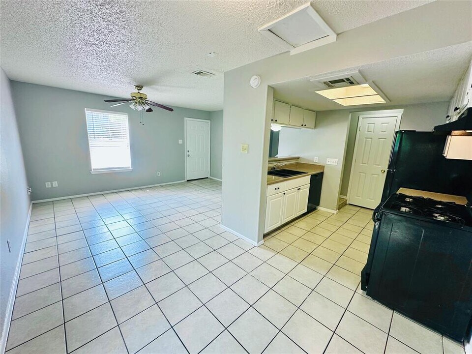 5305 Woodland Oaks Ct in Austin, TX - Building Photo
