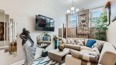 7400 S Stony Island Ave in Chicago, IL - Building Photo - Building Photo