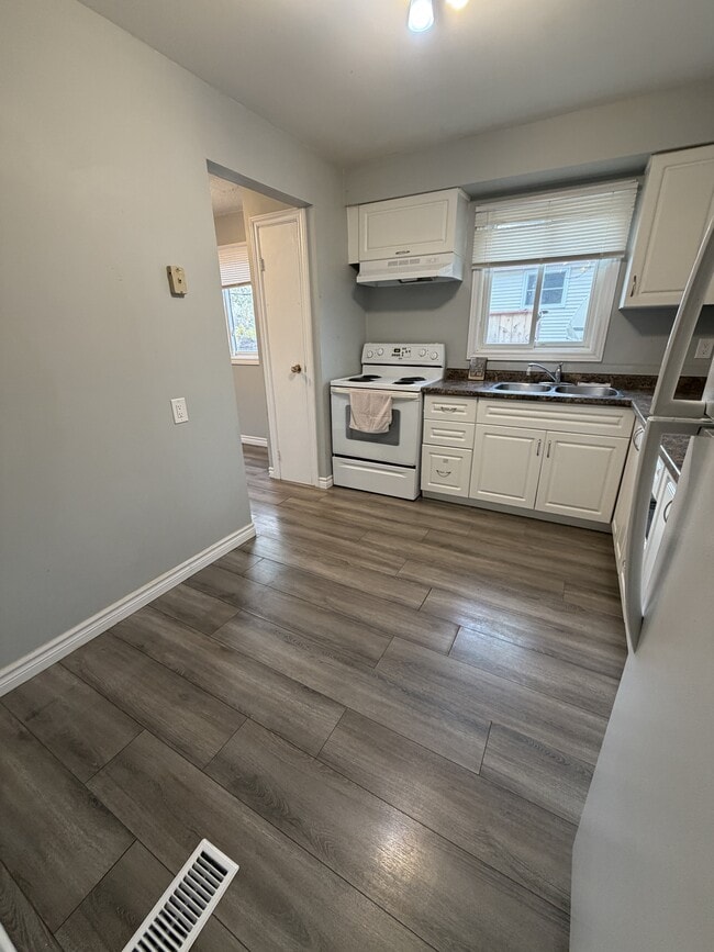 1199 Afton Dr in Sarnia, ON - Building Photo - Building Photo