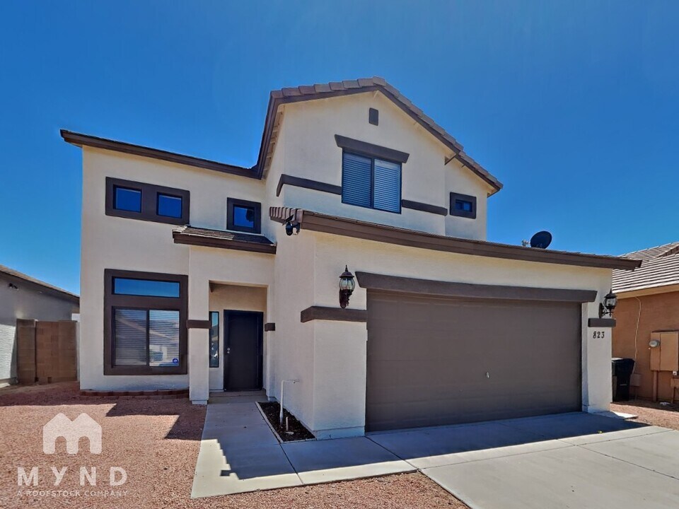 823 W St Kateri Ave in Phoenix, AZ - Building Photo