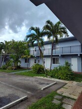 655 Eldron Dr in Miami Springs, FL - Building Photo - Building Photo