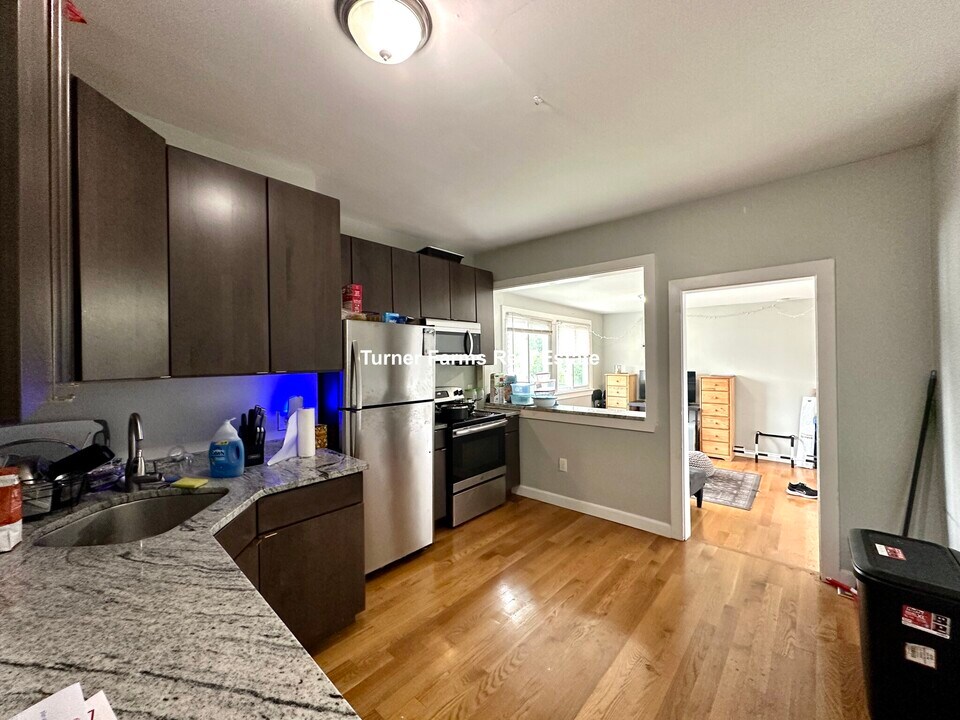 94 E Cottage St, Unit 2 in Boston, MA - Building Photo