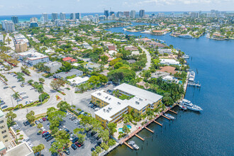 Middle River Villas in Fort Lauderdale, FL - Foto de edificio - Building Photo