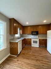 928 Chatfield Dr in Jamestown, NC - Building Photo - Building Photo