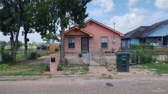 19 Hidalgo St in Mission, TX - Building Photo