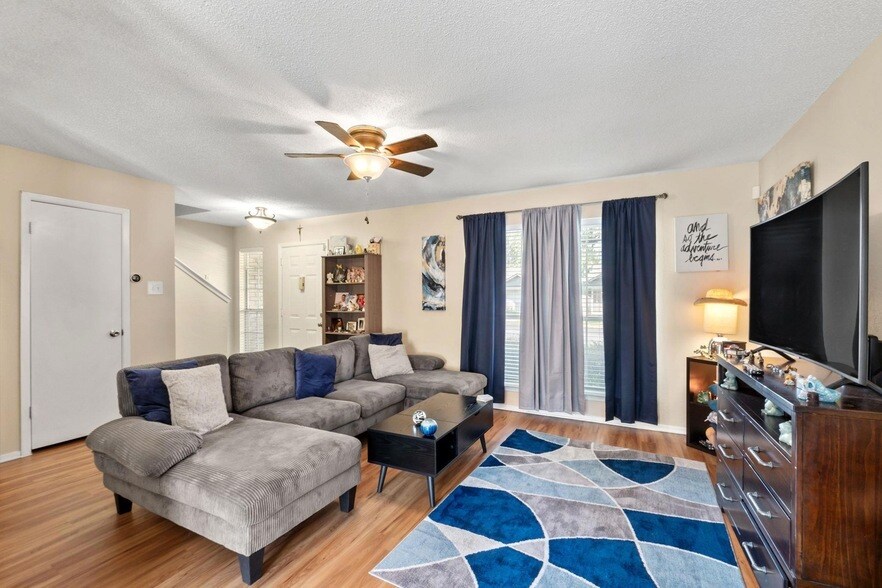 1015 E Yager Ln, Unit 56 in Austin, TX - Building Photo